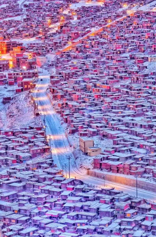 1772798744988095.jpg 色达法学院6_dh.jpg